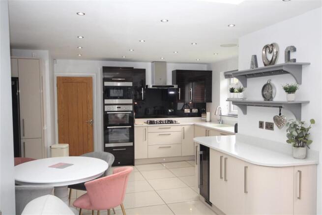 kitchen 1.jpg
