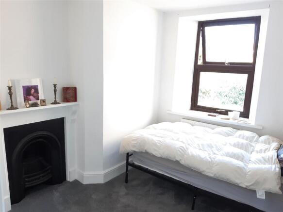 Bed 2.jpg