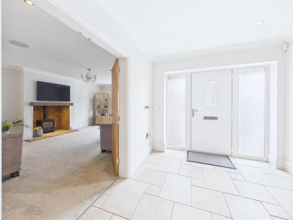 17, Fox Lane, Alrewas, Burton-On-Trent photo 3