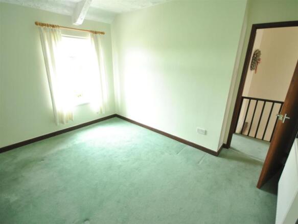 FRONT DOUBLE BEDROOM 1