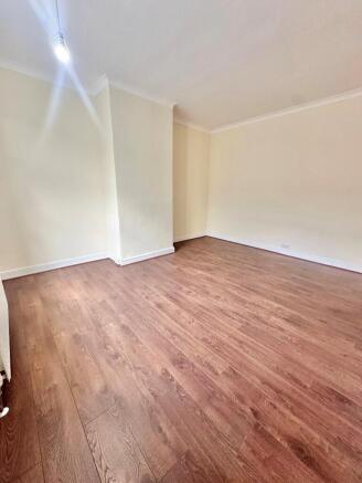 2 bed House to rent Image 5
