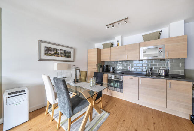 1404443-15-697a3e...