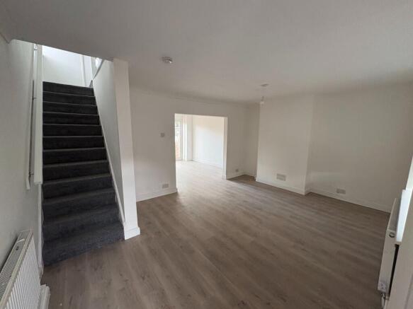 3 bed Semi-Detached to rent Image 5