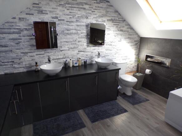 En-suite bathroom