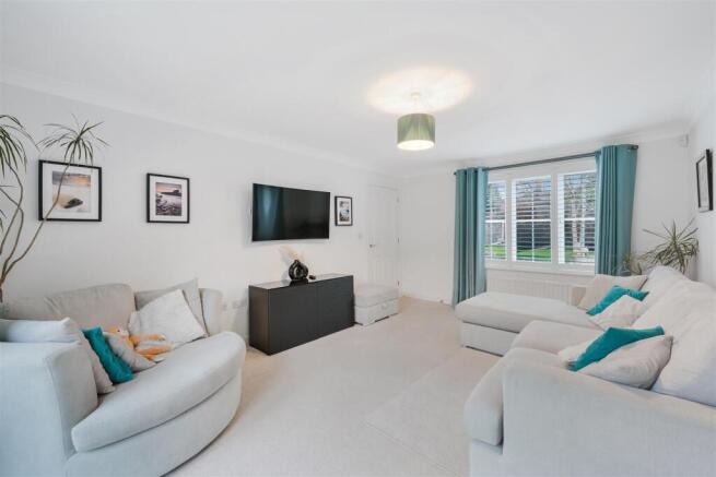 WOODLANDS CLOSE (13).jpg