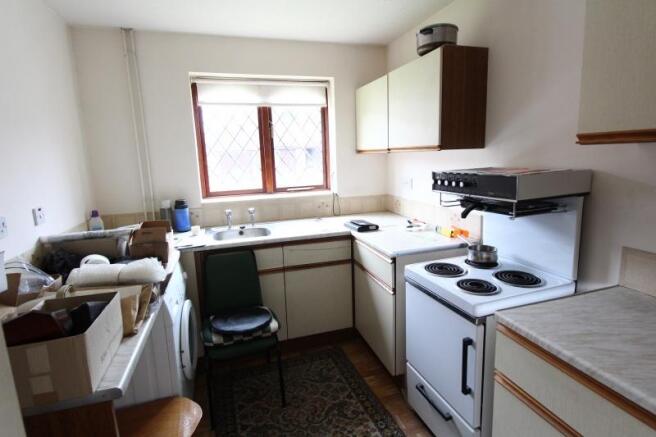 https://s3-eu-west-1.amazonaws.com/propertylab/allanmorris/property-images/standard/5043_5 Hawthorne Close - Kitchen.JPG