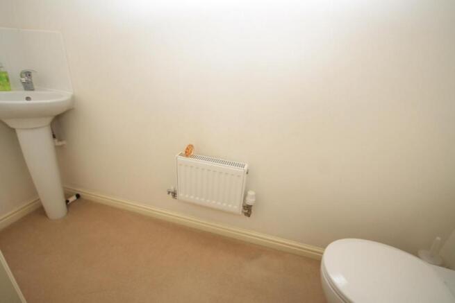 CLOAKROOM/W.C.