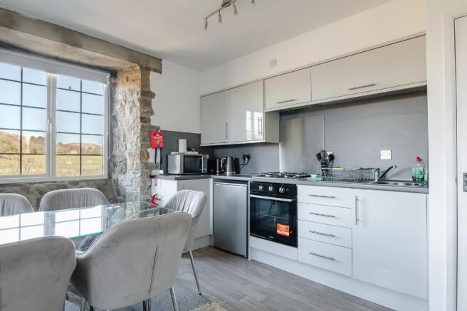 3 bed Apartment for sale Image 6