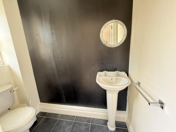 5 bed Town House for sale Image 7