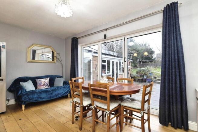 4 bed Bungalow for sale Image 5