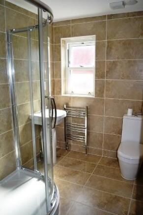 Ensuite to Bed 1