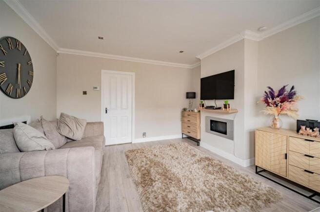 21 Balbeggie Terrace Dundee-13.JPG