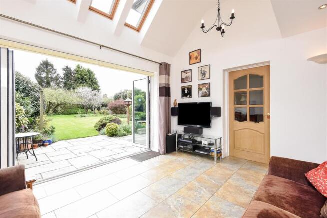 GARDEN ROOM