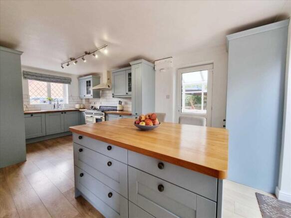 Dining Kitchen: