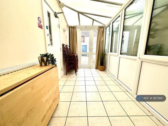 1 bed House Share to rent Image 6