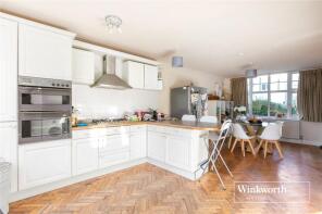Flat 19, Stanhope Court, East End Road, Finchley, London N3 3LU