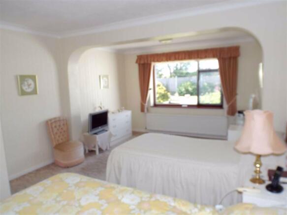 MASTER BEDROOM: