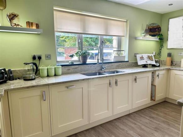 Kitchen 2.1.JPG