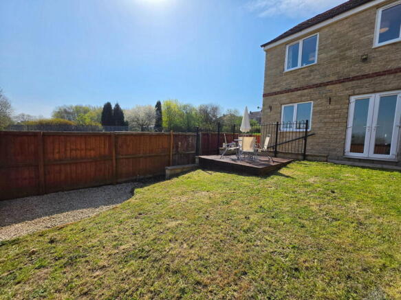 3 bed Town House for sale Image 4