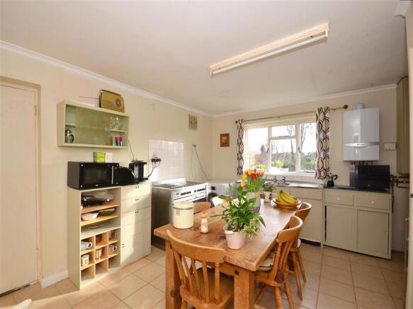 Kitchen / Dining Area