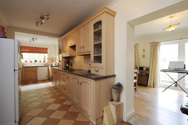 Kitchen2.jpg