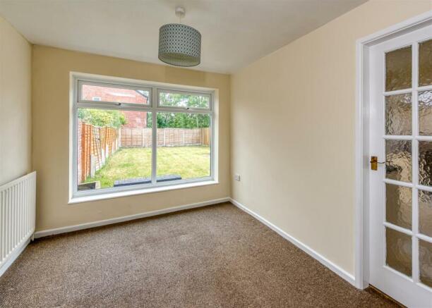 10 Lime Tree Gardens-dining.jpg