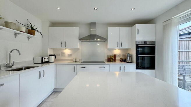 Battlement Crescent, Donnington, Newbury, RG14 3BF photo 4
