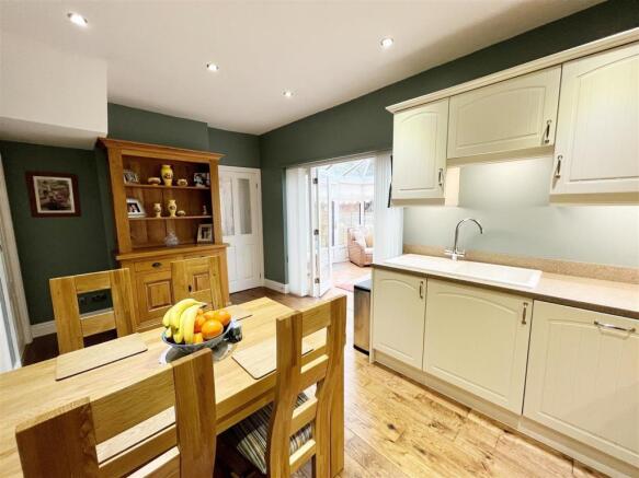 Kitchen 3.jpg