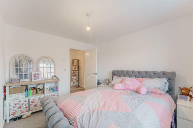 4 bed Detached for sale Image 11