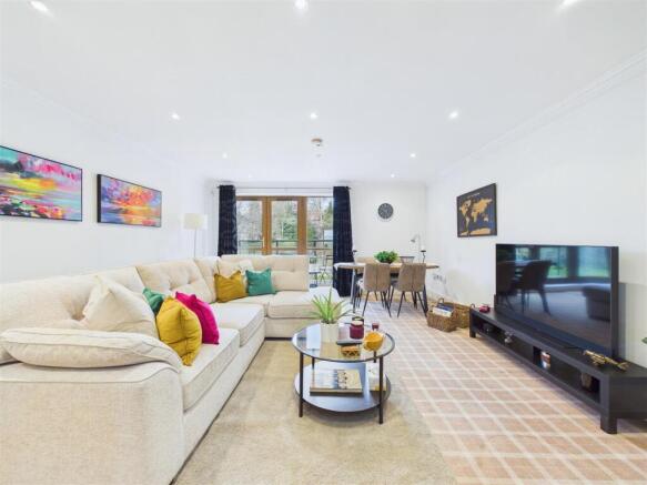 2 bed Flat to rent Image 5
