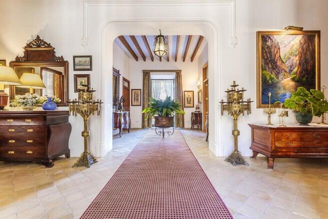 Impressive entrance 