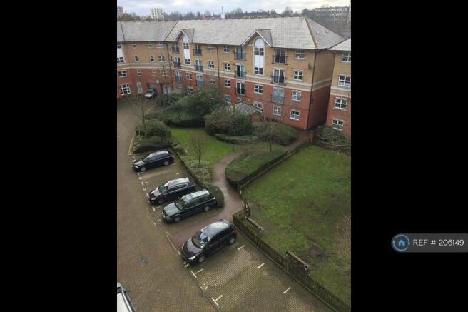 Shared Garden / Offstreet Parking