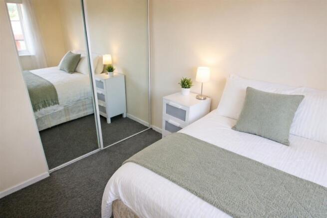 4 bed Terraced to rent Image 6