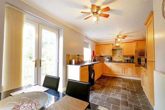 [] - 27 Mount Crescent_0224-HDR copy.jpg