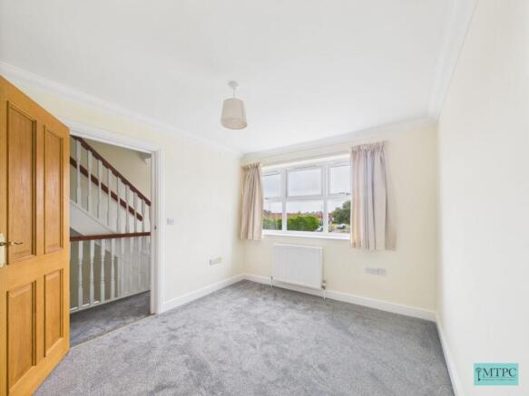 5 bed Detached to rent Image 6