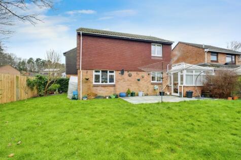 Harvester Way, Lymington, SO41