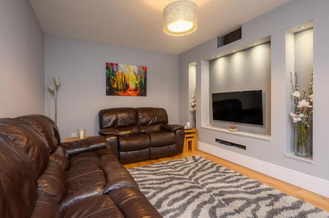 4 bed Semi-Detached for sale Image 8
