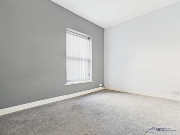 2 bed Terraced to rent Image 12