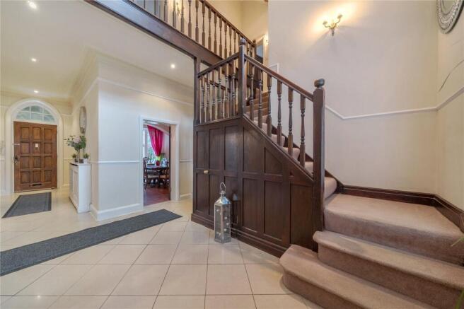 5 bed Detached for sale Image 9