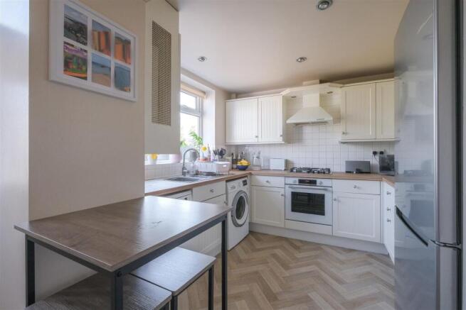 4 bed Semi-Detached for sale Image 6