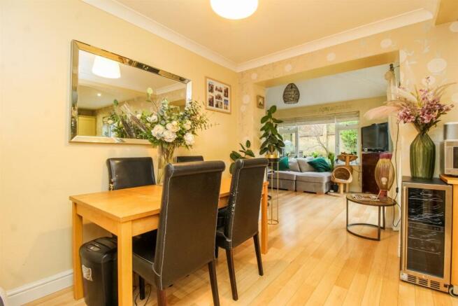 KITCHEN/BREAKFAST ROOM