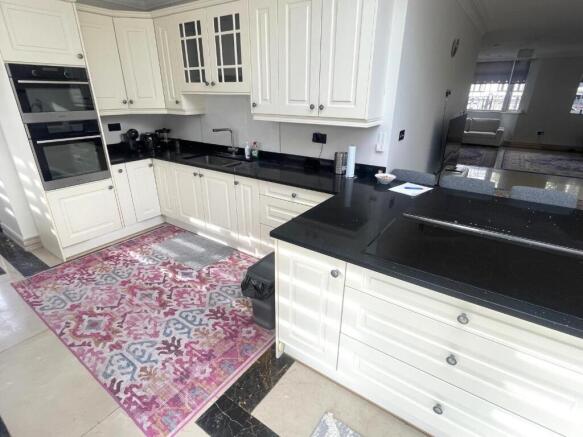 KITCHEN 1.jpg