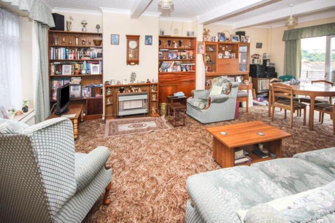 Lounge/Dining Room