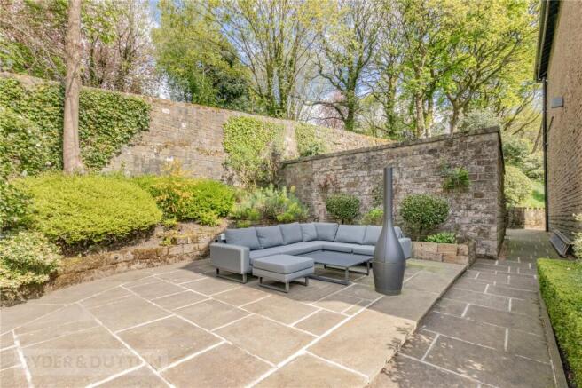 6 bed Detached for sale Image 4