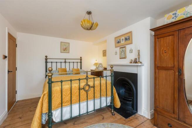 Hill Cottages 6 Bedroom 1-3.jpg
