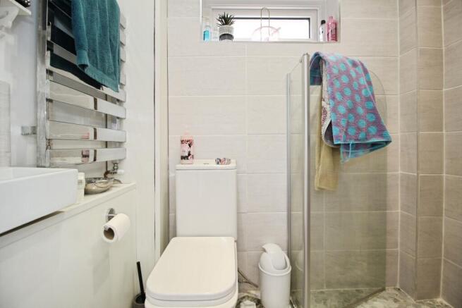 5 bed Semi-Detached for sale Image 12