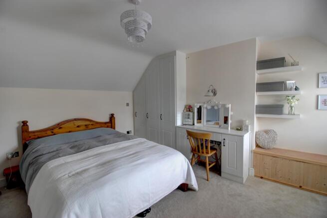 Master Bedroom (2)