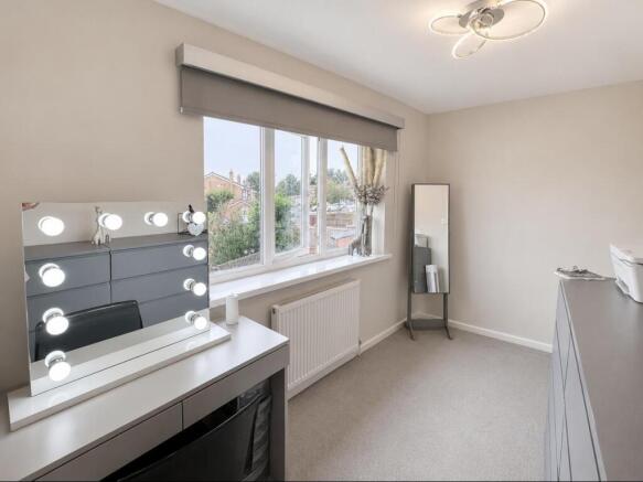 2 bed Semi-Detached to rent Image 12