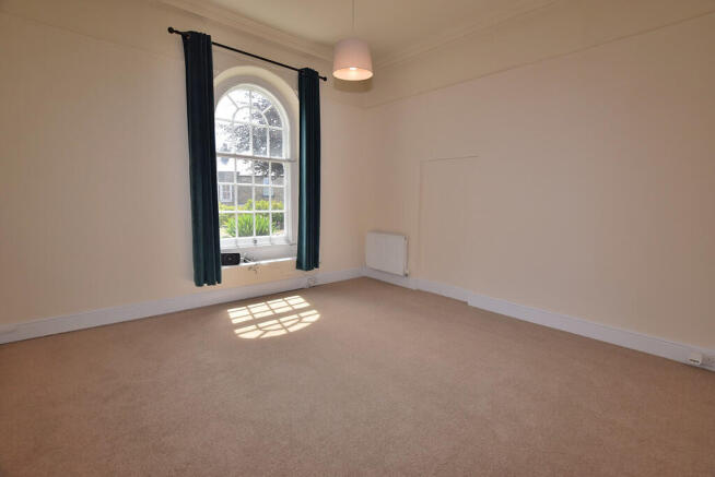2 bed Ground Flat to rent Image 7