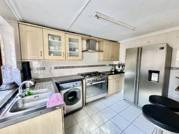 5 bed Semi-Detached for sale Image 10